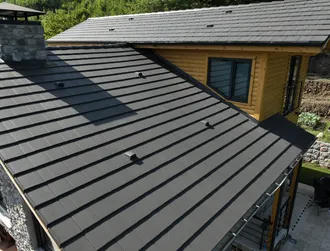 Braas Kiremit TegaLModerN Magma Gri ile yapılan bir çatı 